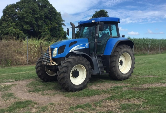gallery/2009 new holland t75.20